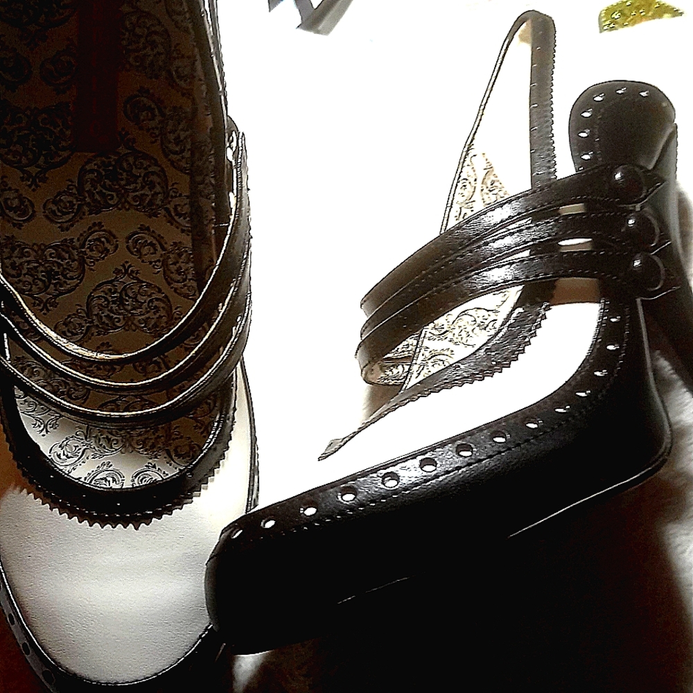 Bordello shoes, size 8, Black and white Mary Jane Platform